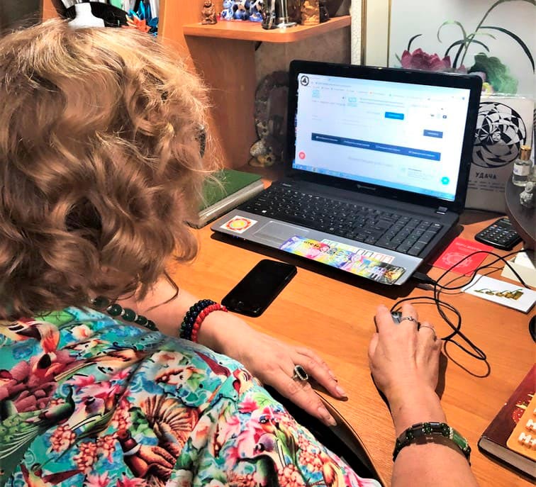 ТОП лидер за ноутбуком в своем личном кабинете